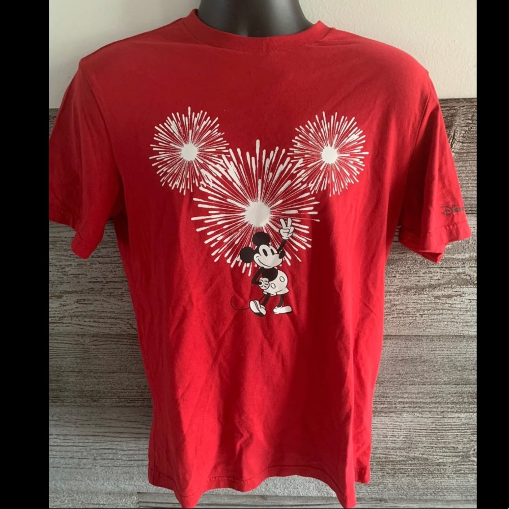 Disney x AE Mickey Mouse Fireworks shirt.   small